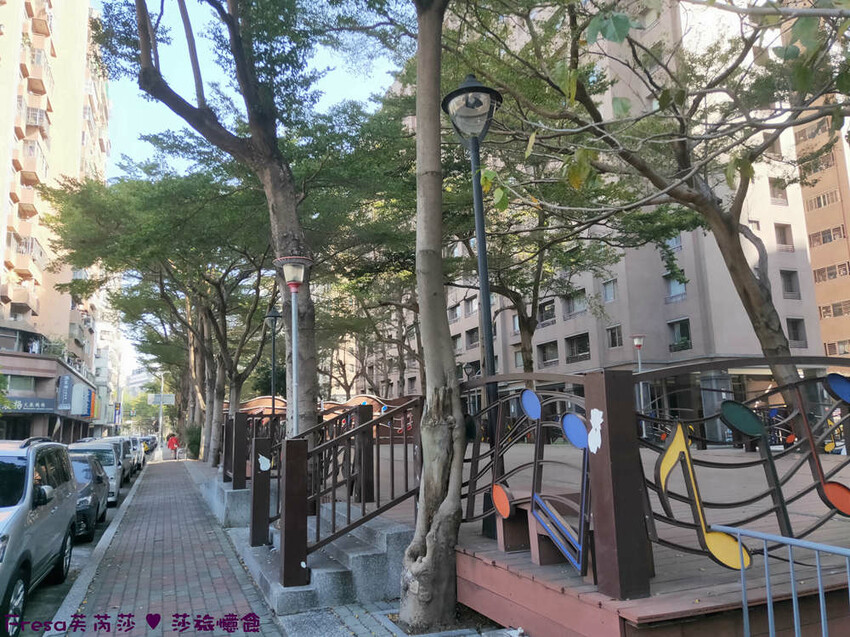 台中市西屯區台中飯店【台中逢甲25行館】住宅區內寧靜放鬆飯店氛圍.陽台房型曬曬暖陽.路口就有停車場公車站│秋紅谷│逢甲