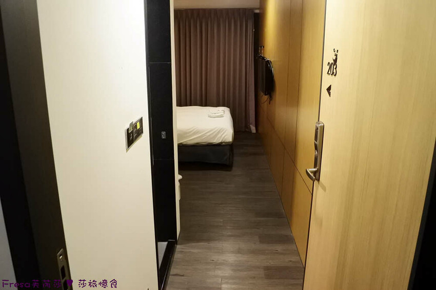 台中市西屯區台中飯店【台中逢甲25行館】住宅區內寧靜放鬆飯店氛圍.陽台房型曬曬暖陽.路口就有停車場公車站│秋紅谷│逢甲