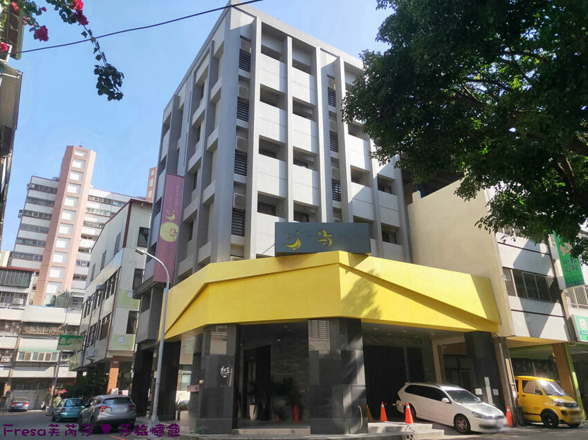 台中市西屯區台中飯店【台中逢甲25行館】住宅區內寧靜放鬆飯店氛圍.陽台房型曬曬暖陽.路口就有停車場公車站│秋紅谷│逢甲