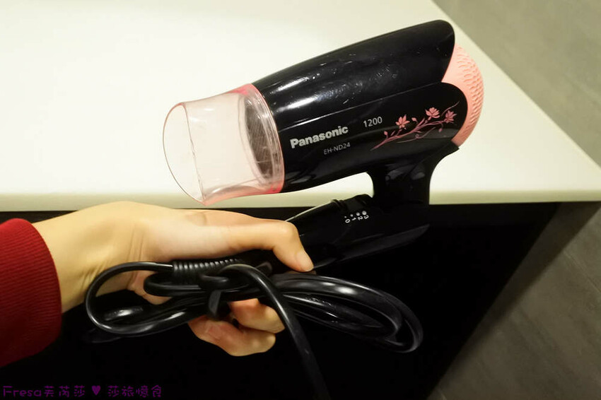 台中市西屯區台中飯店【台中逢甲25行館】住宅區內寧靜放鬆飯店氛圍.陽台房型曬曬暖陽.路口就有停車場公車站│秋紅谷│逢甲