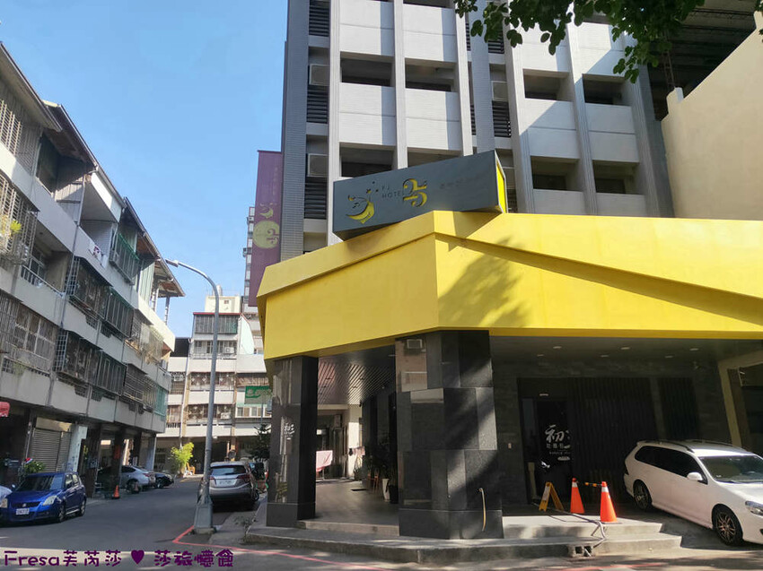 台中市西屯區台中飯店【台中逢甲25行館】住宅區內寧靜放鬆飯店氛圍.陽台房型曬曬暖陽.路口就有停車場公車站│秋紅谷│逢甲