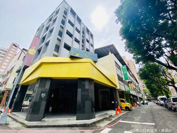 【台中住宿推薦】 逢甲25行館 就隱藏在逢甲巷弄裡 平價舒適 台中說走就走的輕旅行必選 緊鄰秋紅谷生態公園 愛就一起快樂GO !!