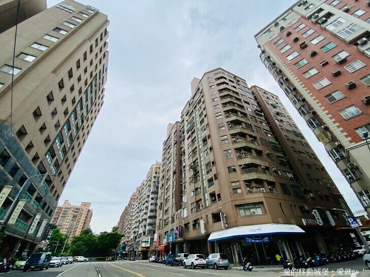 【台中住宿推薦】 逢甲25行館 就隱藏在逢甲巷弄裡 平價舒適 台中說走就走的輕旅行必選 緊鄰秋紅谷生態公園 愛就一起快樂GO !!