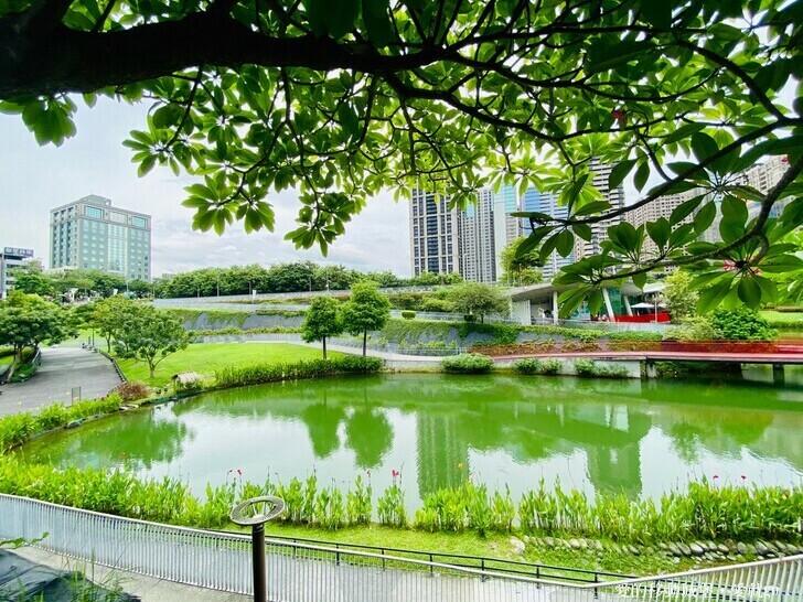 【台中住宿推薦】 逢甲25行館 就隱藏在逢甲巷弄裡 平價舒適 台中說走就走的輕旅行必選 緊鄰秋紅谷生態公園 愛就一起快樂GO !!