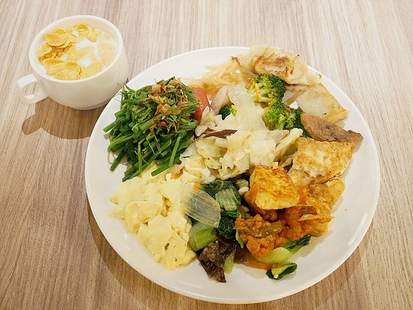 旅居文旅:旅居文旅-桃園中壢平價住宿 距離車站不遠 住宿品質好 早餐吃飽飽 再繼續一天行程