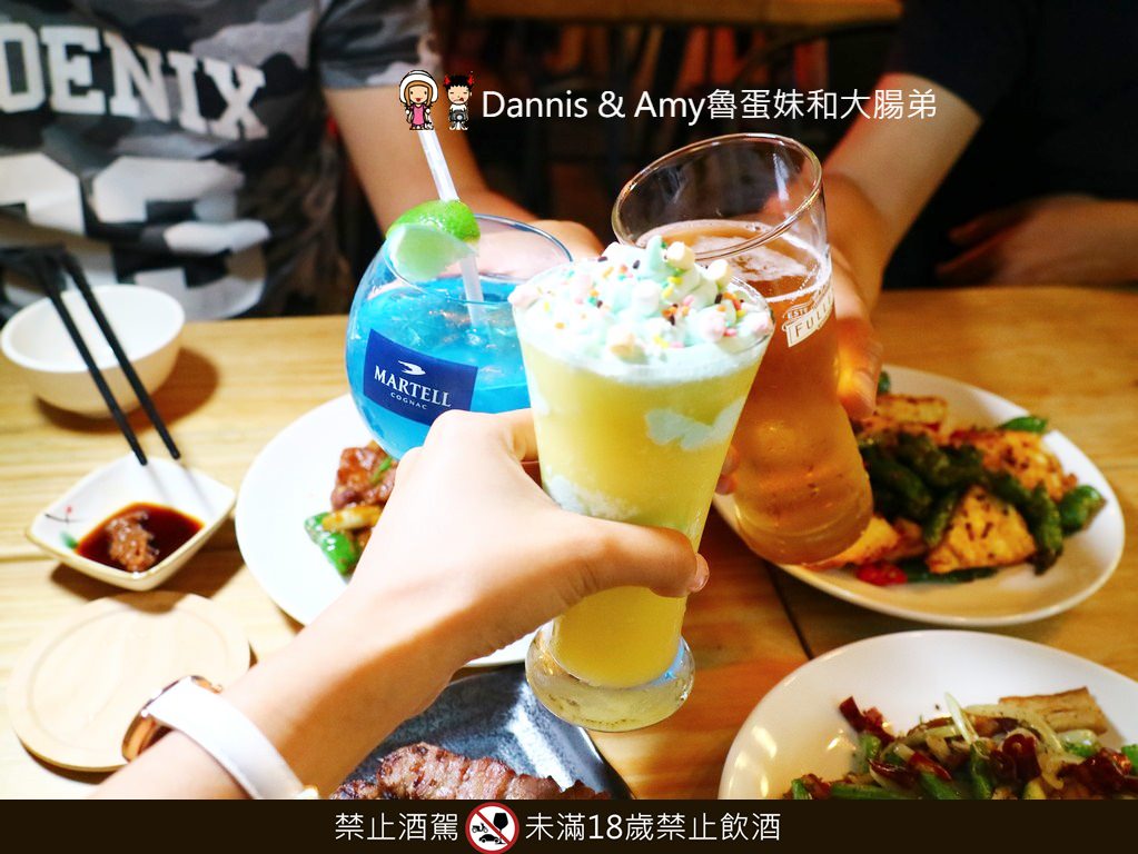 《新竹美食》聚品窩 Cafe & Bar。精釀啤酒搭配燒烤及創意招牌熱炒。反差萌文青風適合三五好友小酌 ︱巨城附近(影片)