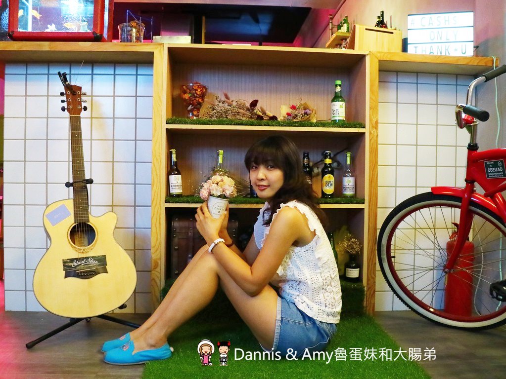 《新竹美食》聚品窩 Cafe & Bar。精釀啤酒搭配燒烤及創意招牌熱炒。反差萌文青風適合三五好友小酌 ︱巨城附近（影片）