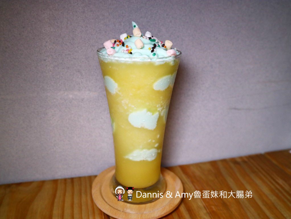 《新竹美食》聚品窩 Cafe & Bar。精釀啤酒搭配燒烤及創意招牌熱炒。反差萌文青風適合三五好友小酌 ︱巨城附近（影片）