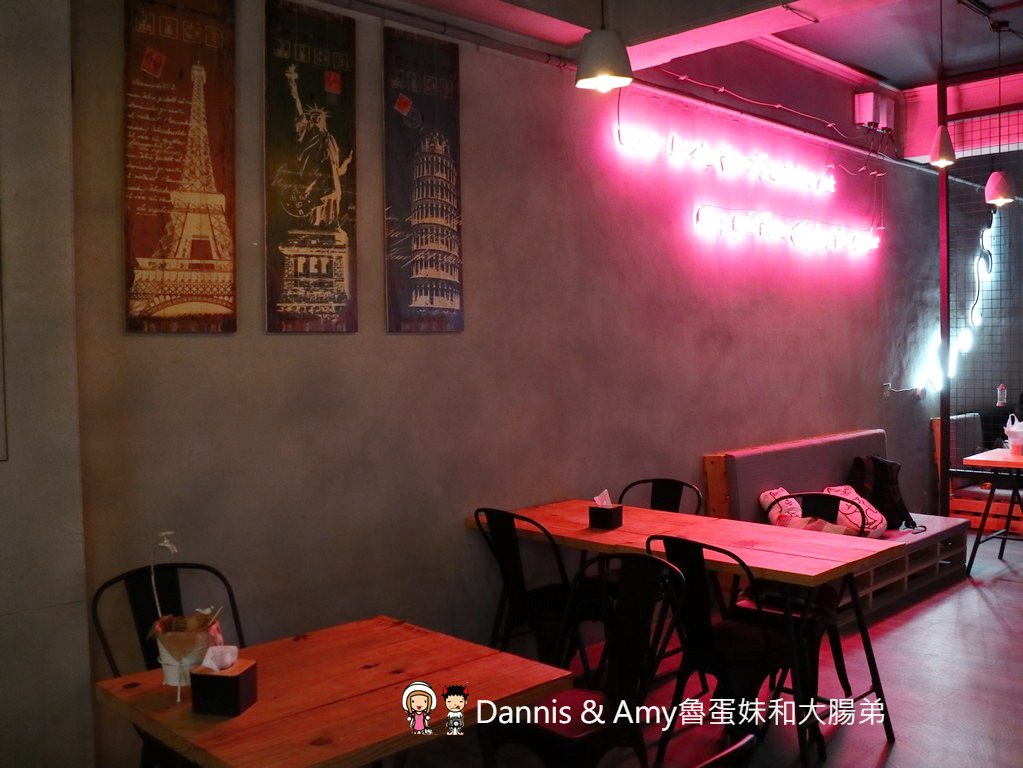 《新竹美食》聚品窩 Cafe & Bar。精釀啤酒搭配燒烤及創意招牌熱炒。反差萌文青風適合三五好友小酌 ︱巨城附近(影片)