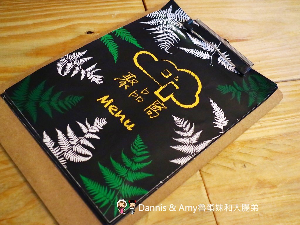 《新竹美食》聚品窩 Cafe & Bar。精釀啤酒搭配燒烤及創意招牌熱炒。反差萌文青風適合三五好友小酌 ︱巨城附近(影片)