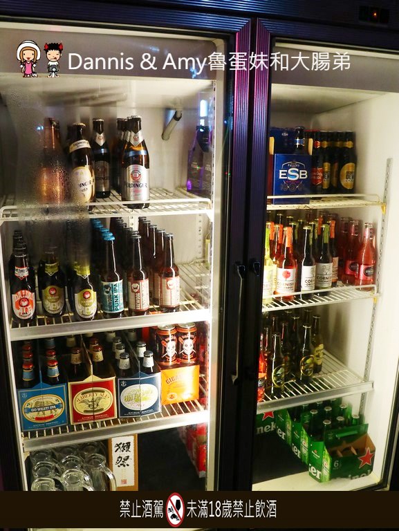 《新竹美食》聚品窩 Cafe & Bar。精釀啤酒搭配燒烤及創意招牌熱炒。反差萌文青風適合三五好友小酌 ︱巨城附近（影片）