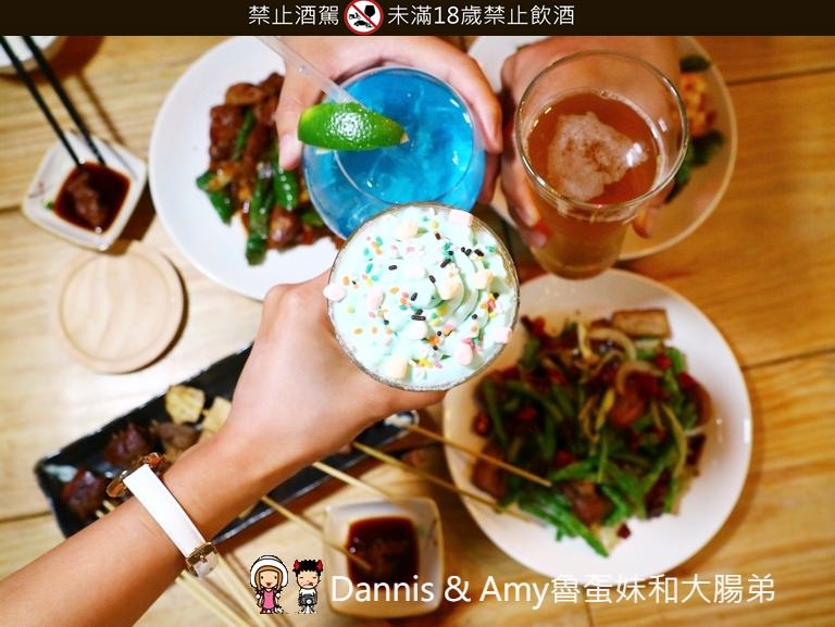 《新竹美食》聚品窩 Cafe & Bar。精釀啤酒搭配燒烤及創意招牌熱炒。反差萌文青風適合三五好友小酌 ︱巨城附近（影片）