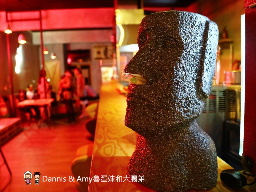 《新竹美食》聚品窩 Cafe & Bar。精釀啤酒搭配燒烤及創意招牌熱炒。反差萌文青風適合三五好友小酌 ︱巨城附近（影片）