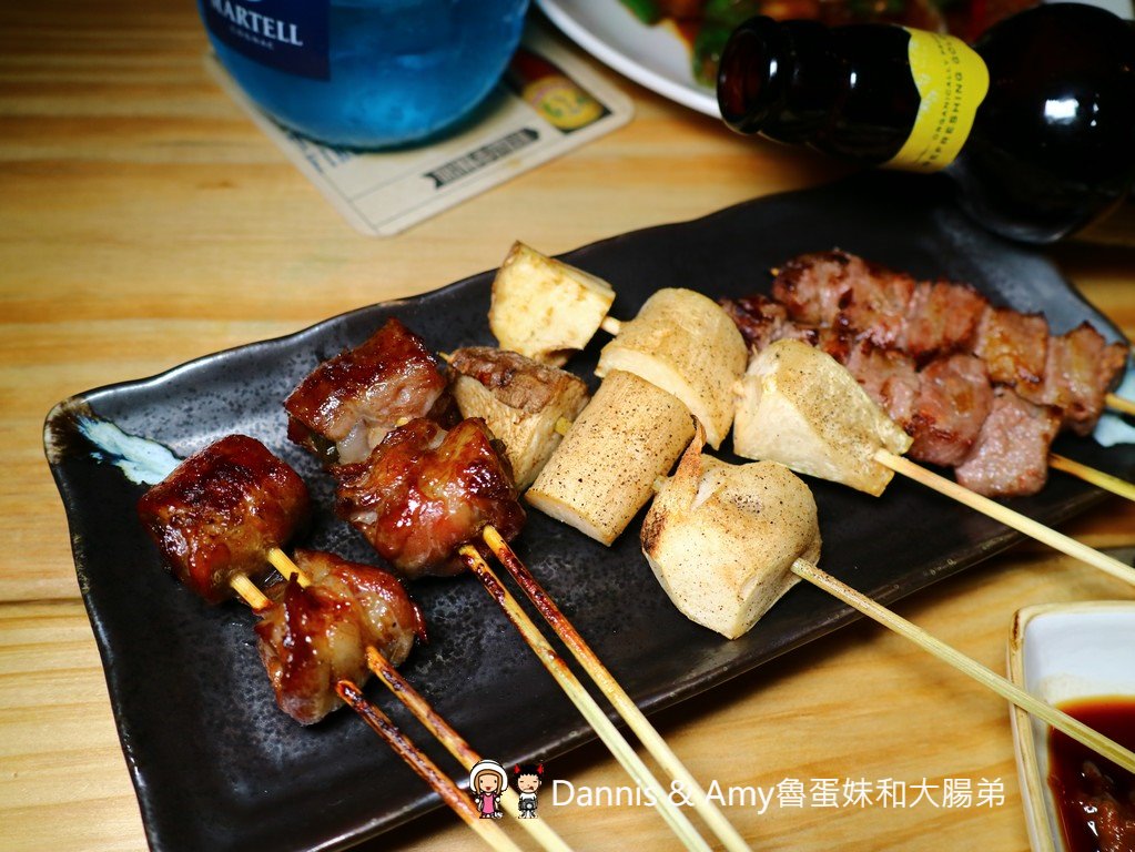 《新竹美食》聚品窩 Cafe & Bar。精釀啤酒搭配燒烤及創意招牌熱炒。反差萌文青風適合三五好友小酌 ︱巨城附近（影片）