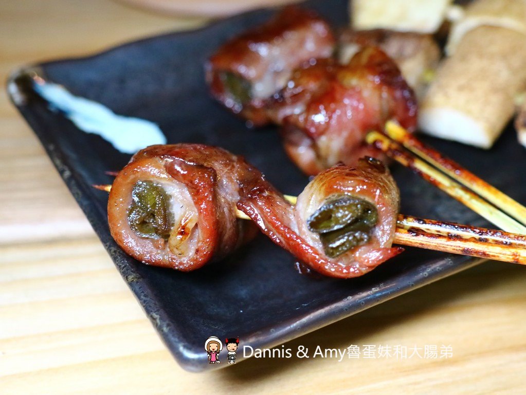 《新竹美食》聚品窩 Cafe & Bar。精釀啤酒搭配燒烤及創意招牌熱炒。反差萌文青風適合三五好友小酌 ︱巨城附近(影片)