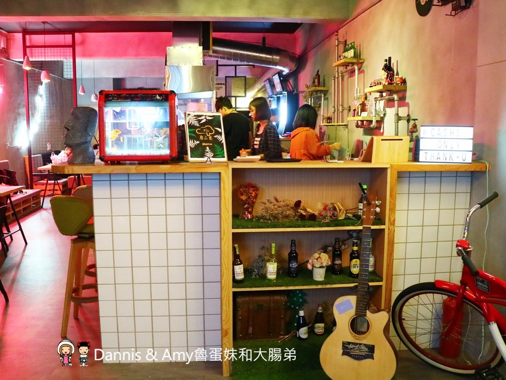 《新竹美食》聚品窩 Cafe & Bar。精釀啤酒搭配燒烤及創意招牌熱炒。反差萌文青風適合三五好友小酌 ︱巨城附近(影片)