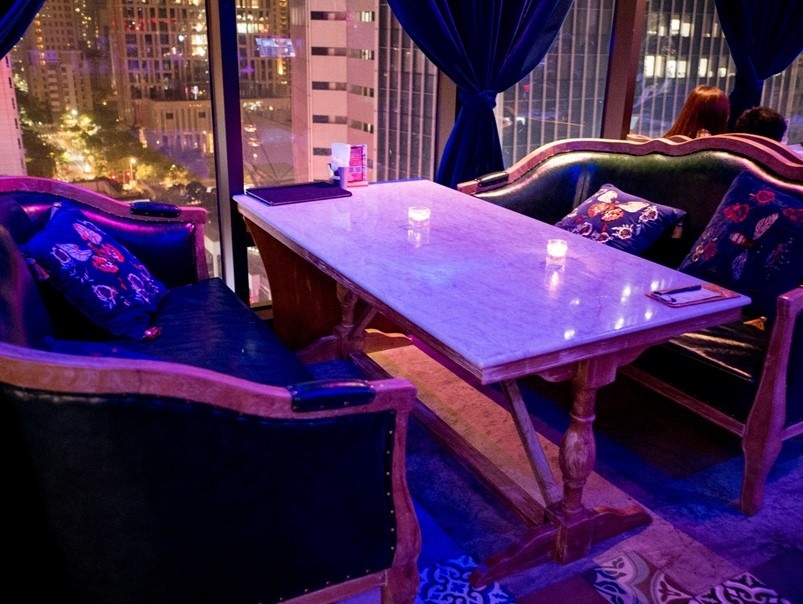 【台北信義ATT】Thaï.J Night夜場現場音樂酒吧，森林系花園環境網美超好拍，泰式料理餐酒