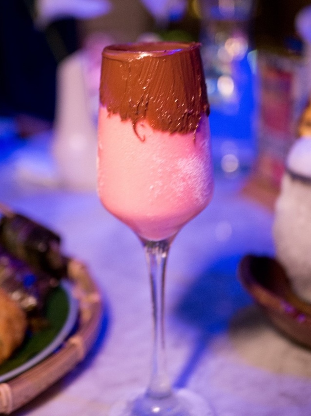 【台北信義ATT】Thaï.J Night夜場現場音樂酒吧，森林系花園環境網美超好拍，泰式料理餐酒