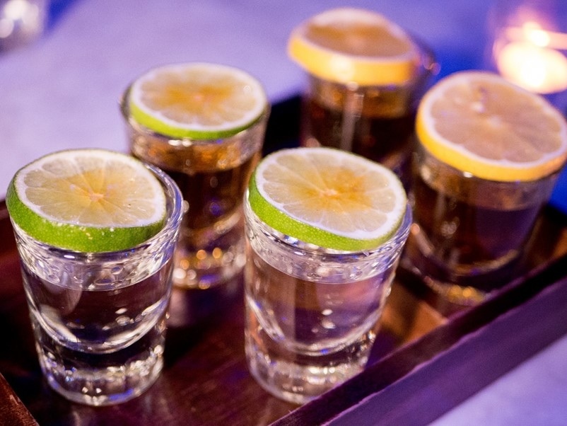 【台北信義ATT】Thaï.J Night夜場現場音樂酒吧，森林系花園環境網美超好拍，泰式料理餐酒