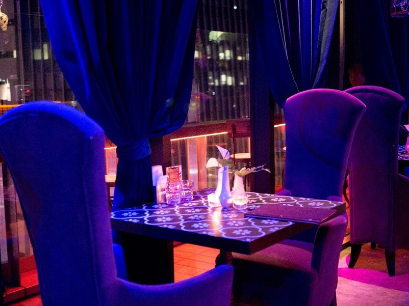 【台北信義ATT】Thaï.J Night夜場現場音樂酒吧，森林系花園環境網美超好拍，泰式料理餐酒