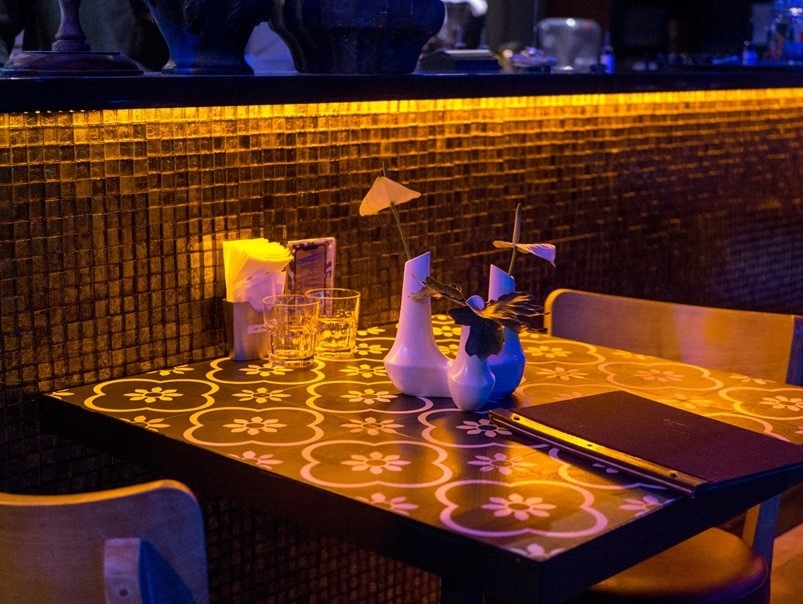 【台北信義ATT】Thaï.J Night夜場現場音樂酒吧，森林系花園環境網美超好拍，泰式料理餐酒