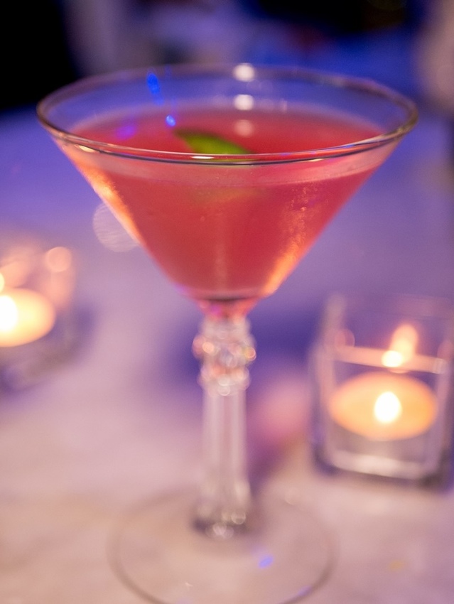 【台北信義ATT】Thaï.J Night夜場現場音樂酒吧，森林系花園環境網美超好拍，泰式料理餐酒