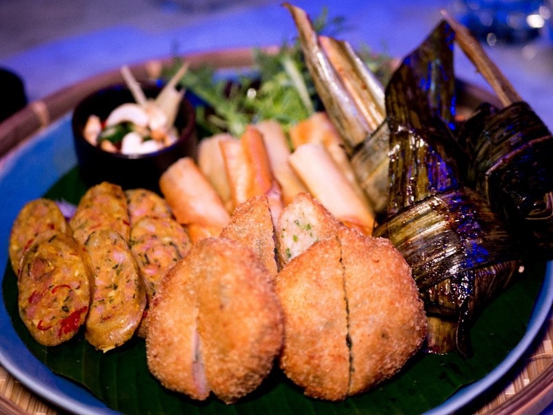 【台北信義ATT】Thaï.J Night夜場現場音樂酒吧，森林系花園環境網美超好拍，泰式料理餐酒