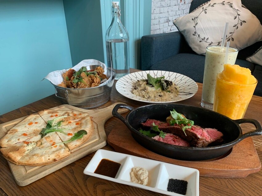 陽明山寵物友善餐廳｜Brick Yard 33 1/3 美軍俱樂部餐廳 台北小美國 戶外水池超chill ！