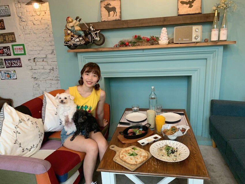 陽明山寵物友善餐廳｜Brick Yard 33 1/3 美軍俱樂部餐廳 台北小美國 戶外水池超chill ！