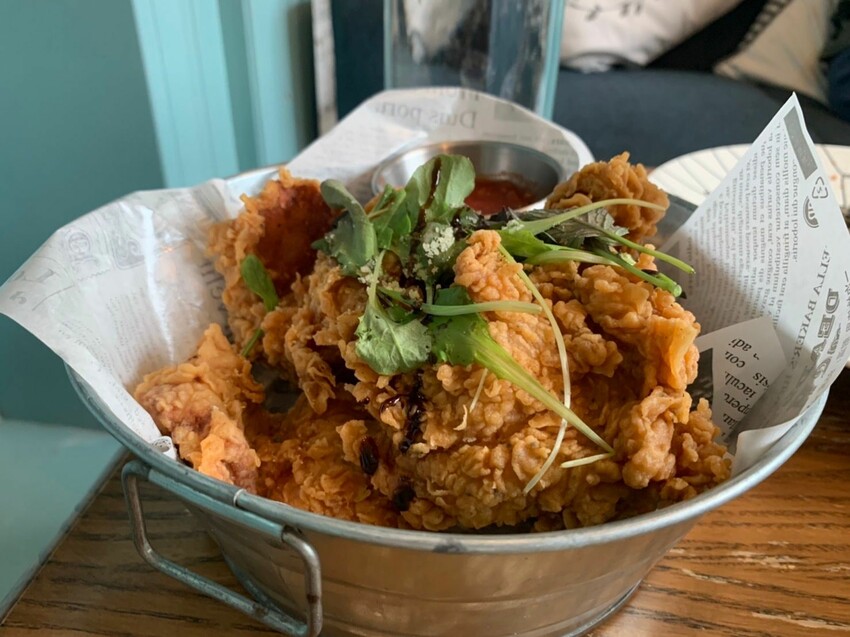 陽明山寵物友善餐廳｜Brick Yard 33 1/3 美軍俱樂部餐廳 台北小美國 戶外水池超chill ！