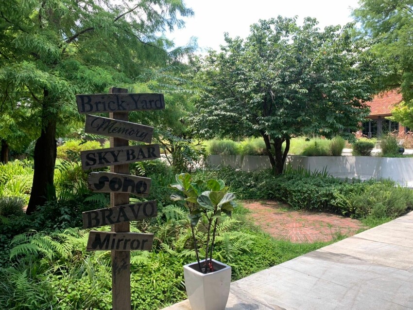 陽明山寵物友善餐廳｜Brick Yard 33 1/3 美軍俱樂部餐廳 台北小美國 戶外水池超chill ！