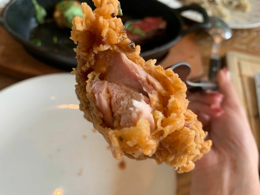 陽明山寵物友善餐廳｜Brick Yard 33 1/3 美軍俱樂部餐廳 台北小美國 戶外水池超chill ！