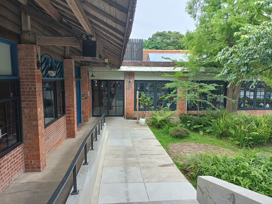 陽明山美食首選！ BRICK YARD 33 1/3，佔地寬敞景觀餐廳，正餐下午茶一次滿足！