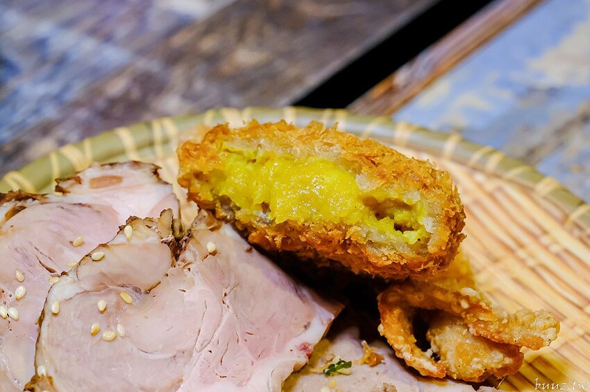 山禾堂拉麵吃到飽，滿滿叉燒糖心蛋拉麵，叉燒、炸雞、小菜配料任你點，不用起身吃飽吃滿有夠嗨！