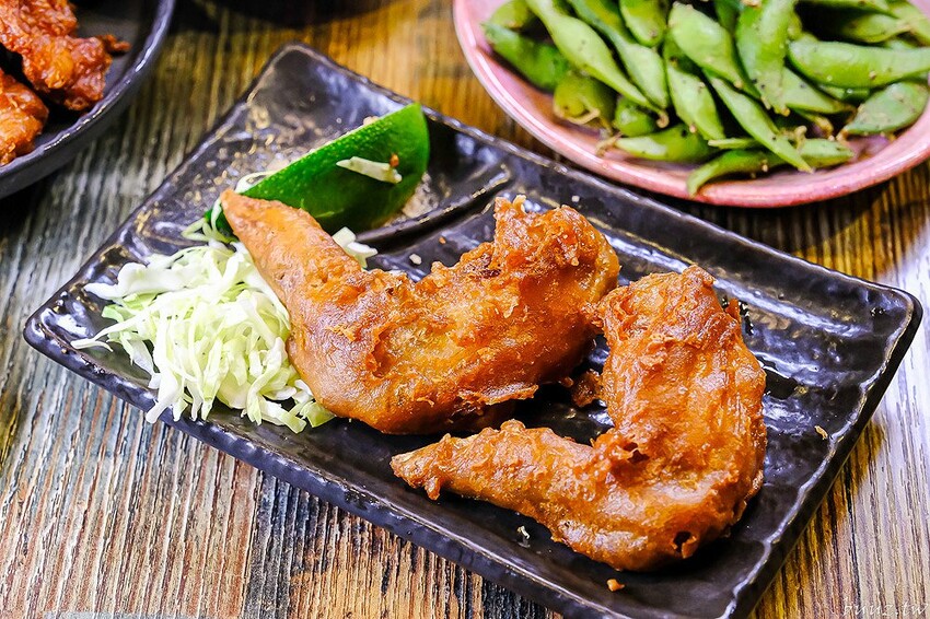 黑嚕嚕海陸拉麵，山禾堂人氣拉麵推新口味，日式叉燒肉吃到飽，淡麗鹽味叉燒雞肉雙主菜！