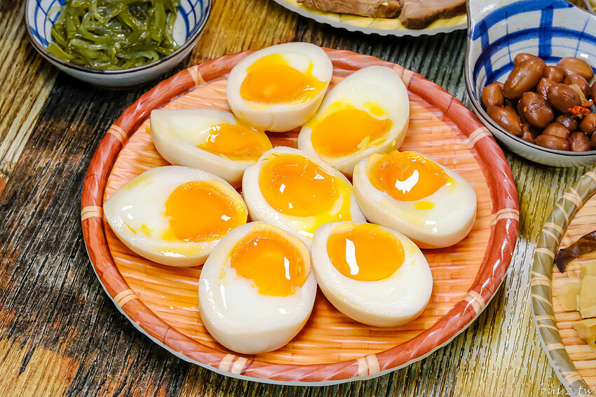 山禾堂拉麵吃到飽，滿滿叉燒糖心蛋拉麵，叉燒、炸雞、小菜配料任你點，不用起身吃飽吃滿有夠嗨！