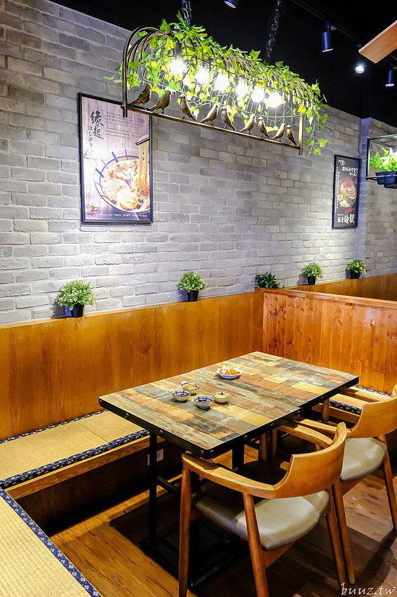 山禾堂拉麵吃到飽，滿滿叉燒糖心蛋拉麵，叉燒、炸雞、小菜配料任你點，不用起身吃飽吃滿有夠嗨！