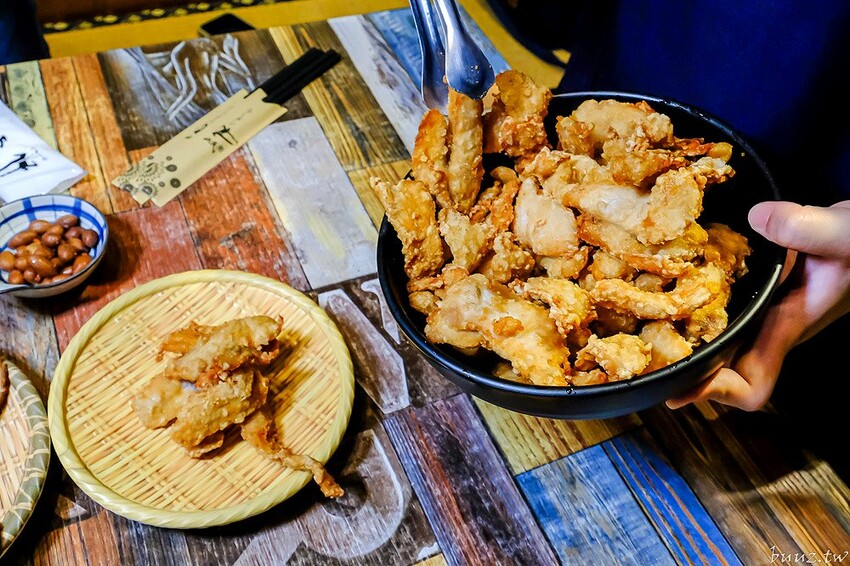 山禾堂拉麵吃到飽，滿滿叉燒糖心蛋拉麵，叉燒、炸雞、小菜配料任你點，不用起身吃飽吃滿有夠嗨！