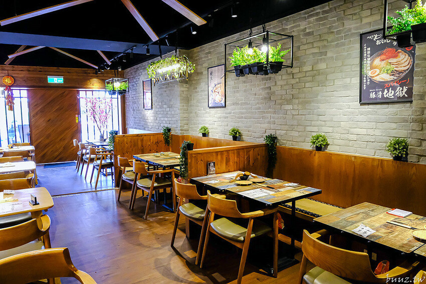 山禾堂拉麵吃到飽，滿滿叉燒糖心蛋拉麵，叉燒、炸雞、小菜配料任你點，不用起身吃飽吃滿有夠嗨！