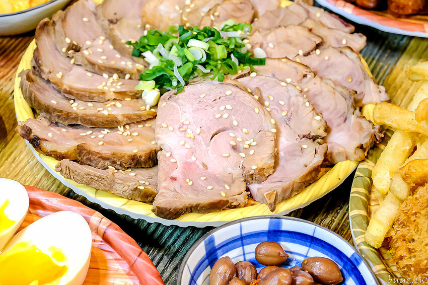 山禾堂拉麵吃到飽，滿滿叉燒糖心蛋拉麵，叉燒、炸雞、小菜配料任你點，不用起身吃飽吃滿有夠嗨！