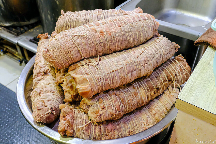 山禾堂拉麵吃到飽，滿滿叉燒糖心蛋拉麵，叉燒、炸雞、小菜配料任你點，不用起身吃飽吃滿有夠嗨！