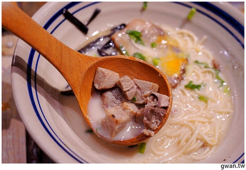 台中首見日本千葉樹幹拉麵,重達3斤光看就飽了,還能免費加麵加湯!