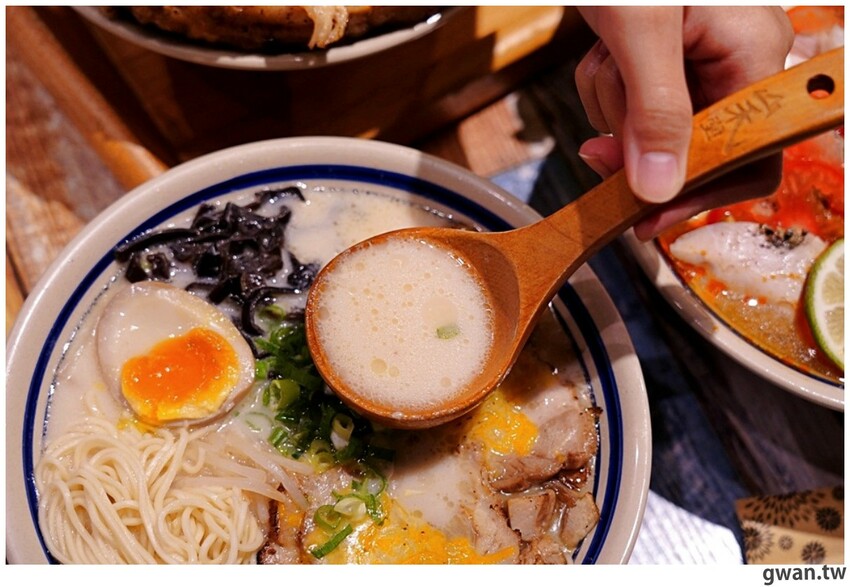 台中首見日本千葉樹幹拉麵,重達3斤光看就飽了,還能免費加麵加湯!