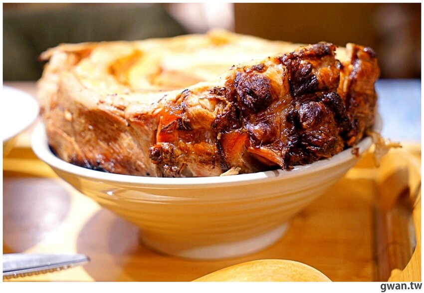 台中首見日本千葉樹幹拉麵,重達3斤光看就飽了,還能免費加麵加湯!