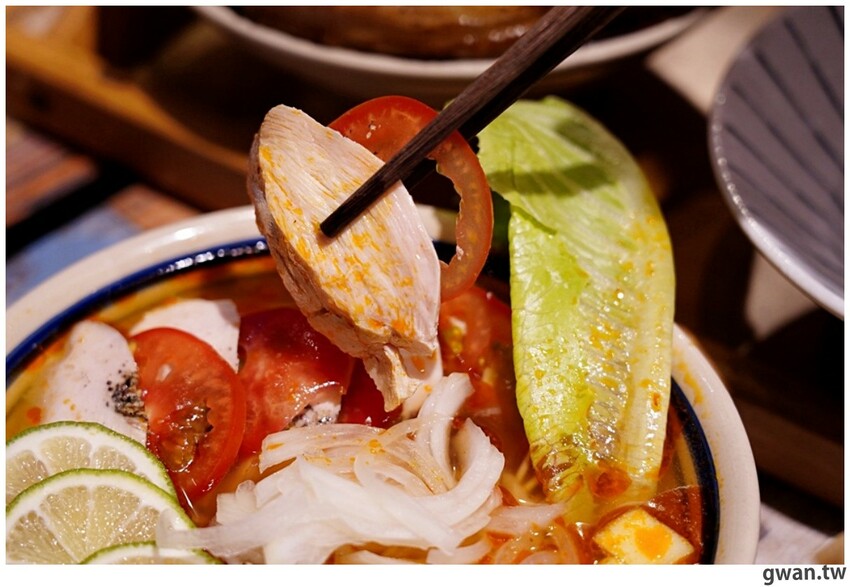 台中首見日本千葉樹幹拉麵,重達3斤光看就飽了,還能免費加麵加湯!