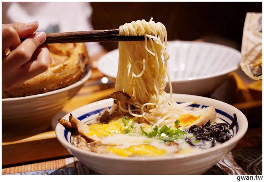 台中首見日本千葉樹幹拉麵,重達3斤光看就飽了,還能免費加麵加湯!