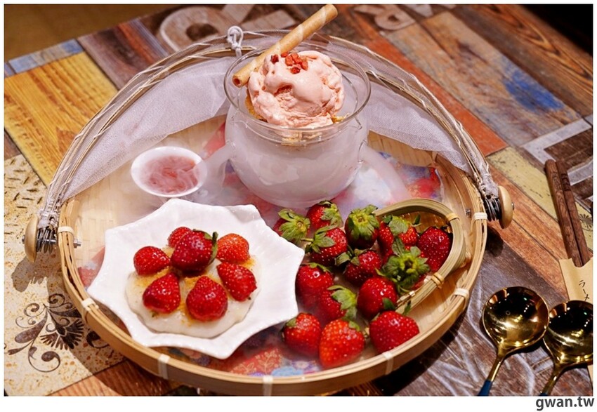 台中首見日本千葉樹幹拉麵,重達3斤光看就飽了,還能免費加麵加湯!