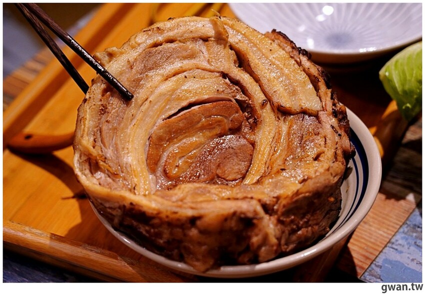 台中首見日本千葉樹幹拉麵,重達3斤光看就飽了,還能免費加麵加湯!