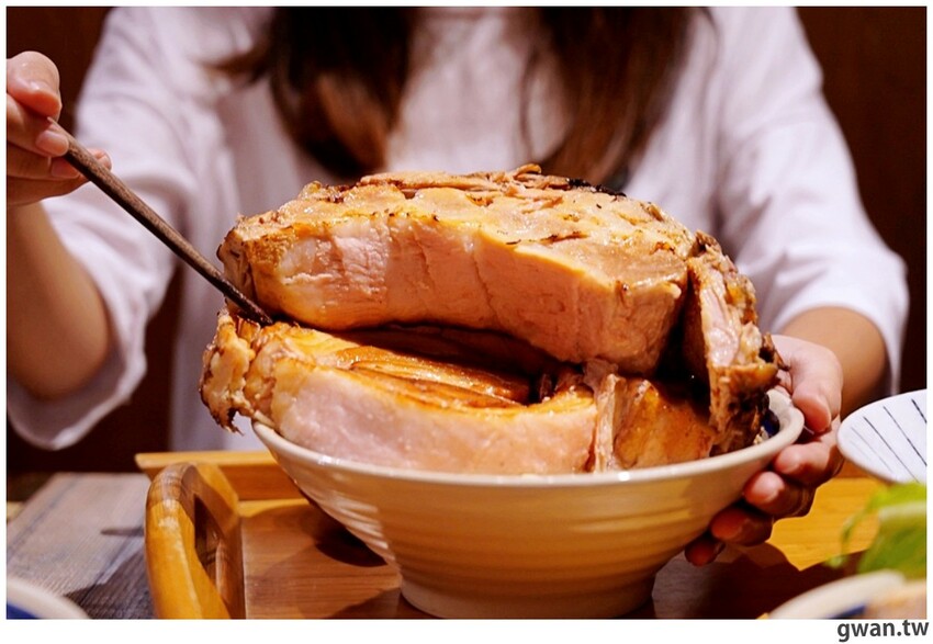 台中首見日本千葉樹幹拉麵,重達3斤光看就飽了,還能免費加麵加湯!