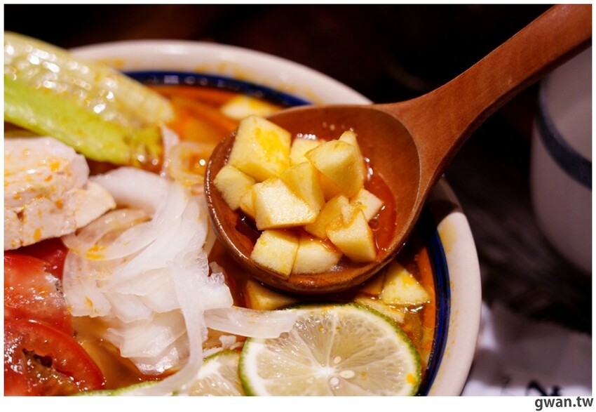 台中首見日本千葉樹幹拉麵,重達3斤光看就飽了,還能免費加麵加湯!